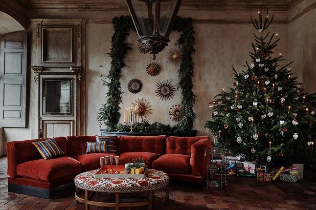 _houseandgarden's tweet photo. How to decorate a Christmas tree like a House &amp; Garden editor. Click here for more-
 https://t.co/dgpKjnBEUH https://t.co/7gY9jO4TSy
