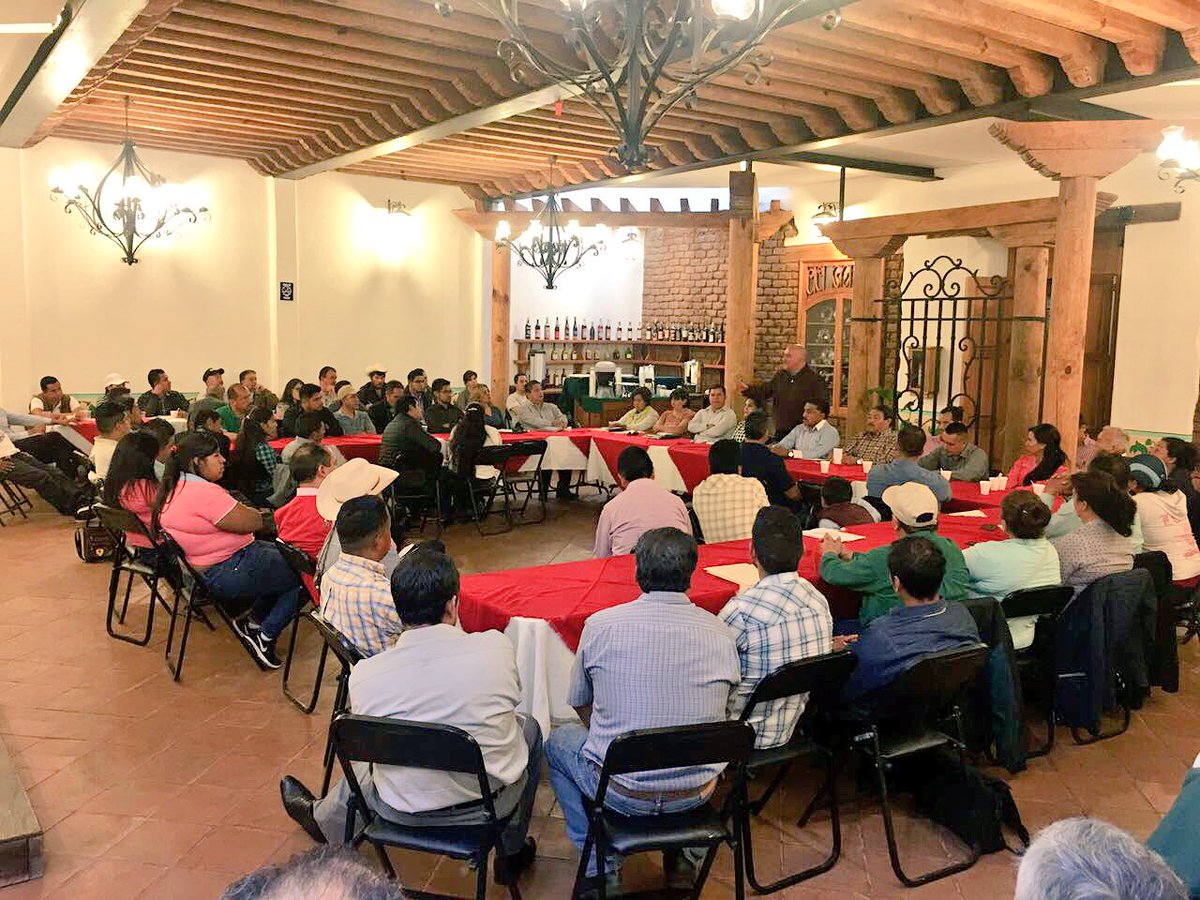 CDEPRIMICH's tweet photo. ¡Nos preparamos para ganar! 
Hoy llevamos a cabo en Pátzcuaro, la Capacitación Electoral del nuevo modelo electoral en nuestro estado. 
#VamosMichoacán https://t.co/IgrjVPrCig