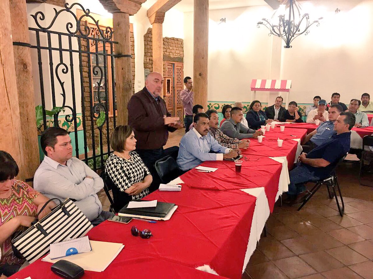 CDEPRIMICH's tweet photo. ¡Nos preparamos para ganar! 
Hoy llevamos a cabo en Pátzcuaro, la Capacitación Electoral del nuevo modelo electoral en nuestro estado. 
#VamosMichoacán https://t.co/IgrjVPrCig
