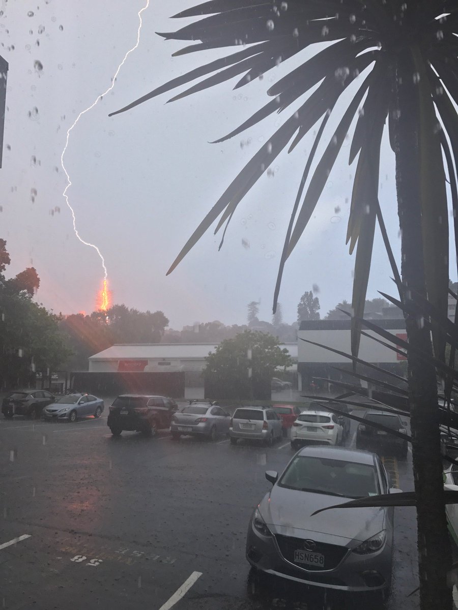 whelanst's tweet photo. When a storm hits and your mate has good camera timing #auckland #storm @NZStuff @NewshubNZ https://t.co/8UVth5xHtZ
