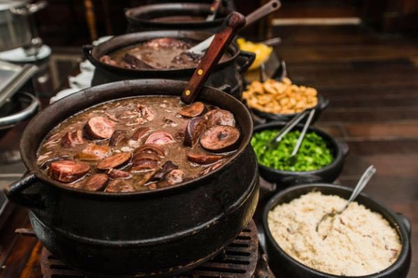 anthony_lamas's tweet photo. Headed to @musictourmouth to cook  Brazilian Feijoada with chorizo, red wattle pork and farofa for the  “Southern Supper Club” #mtym11 https://t.co/Fnfe6kbUkg