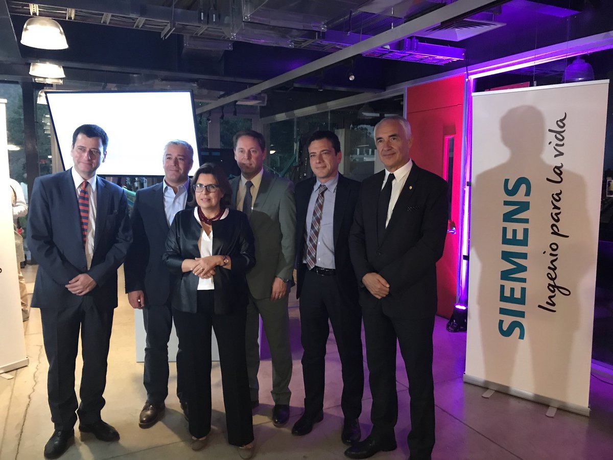 pallards's tweet photo. Gran cierre VIII Foro @Santiago_2041 en @UDD_cl con keynote Alfonso Vegara, de #FundacionMetropoli sobre potencial de la macro-región central de convertirse en Superciudad, y exposiciones sobre metabolismo urbano y electromovilidad por @Siemens y @Enel_Chile @ArquitecturaUDD https://t.co/ASozkaCzu8