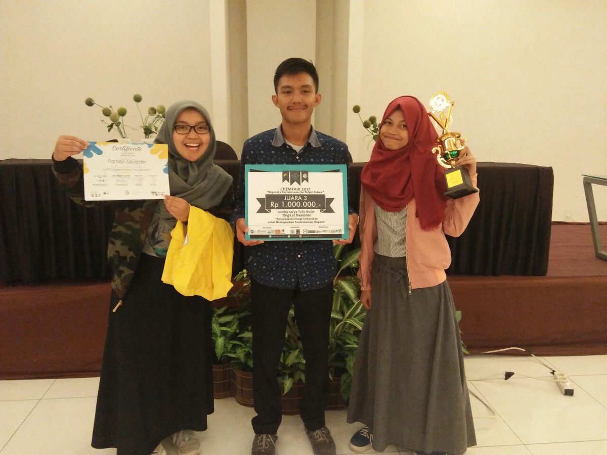 Tim PNJ dari Jurusan Teknik Elektro Ps. Instrumentasi dan Kontrol Industri meraih Juara ke-3 dalam Chemical Fair LKTIN 2017 di Polban