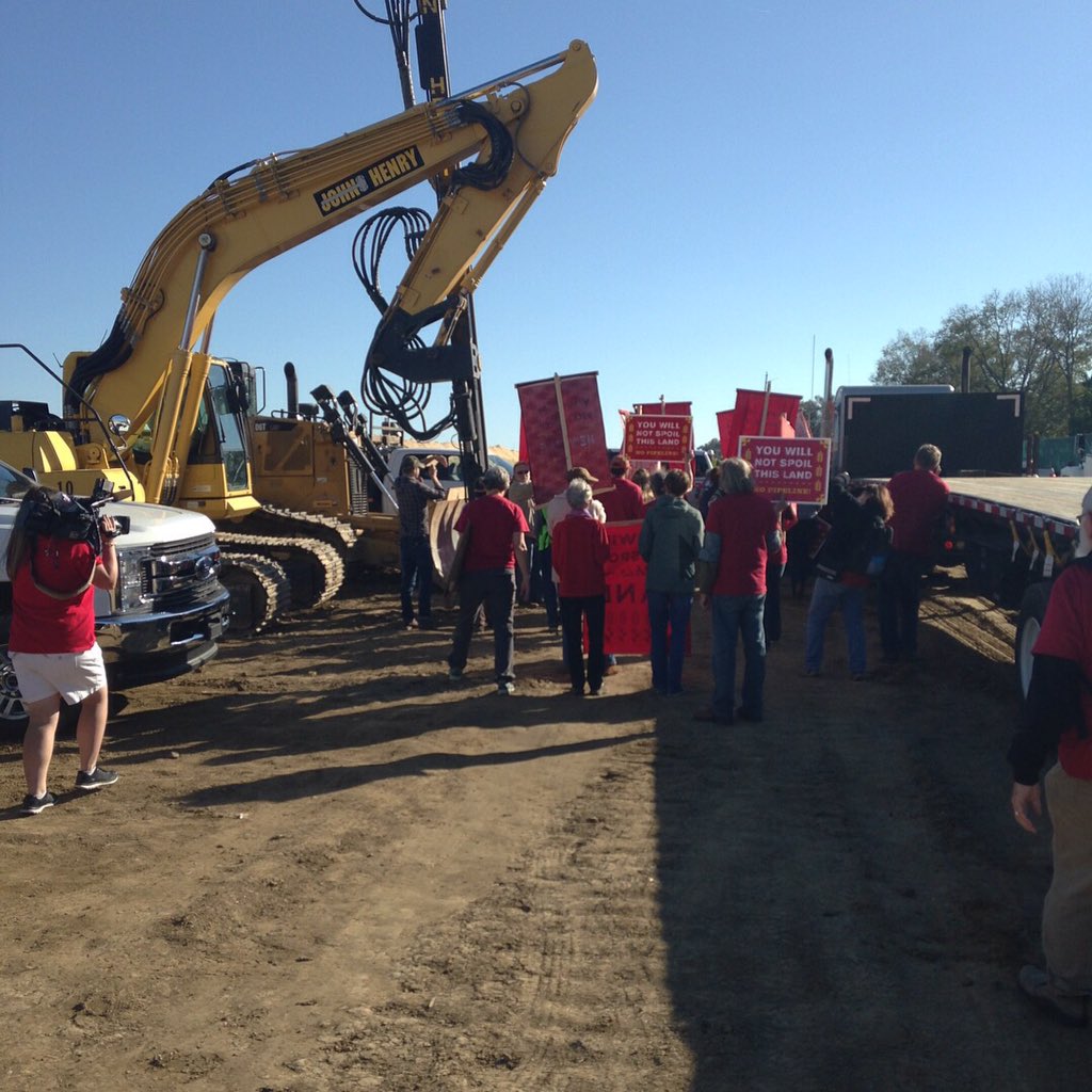 mosspiglet717's tweet photo. #KeepitintheGround #standwiththeSisters #noASP @adorersUS @NoLancPipelines https://t.co/S9hqM9ZJf9