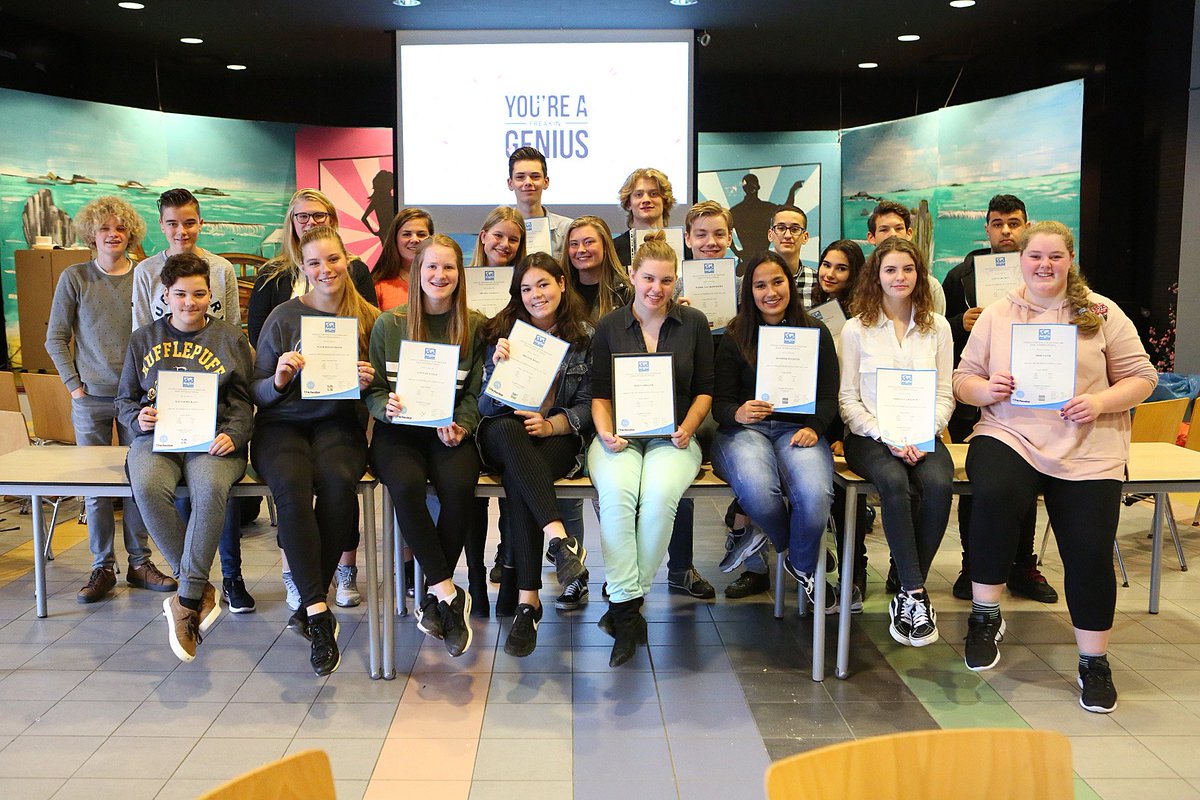 KalsbeekBRE's tweet photo. Onze Anglia-leerlingen zijn beloond met een internationaal erkend certificaat 💪 You did it! #anglia #uitdaging #engels https://t.co/PyAvs1nvfm