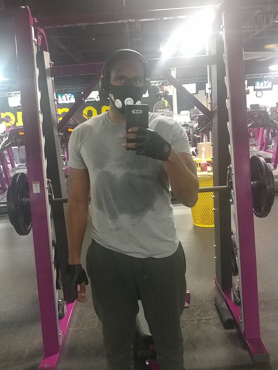 Bornaking87_'s tweet photo. I love doin this #gymlife #gymjunkie #fitlife #elevationmask https://t.co/0vsazCYoiX