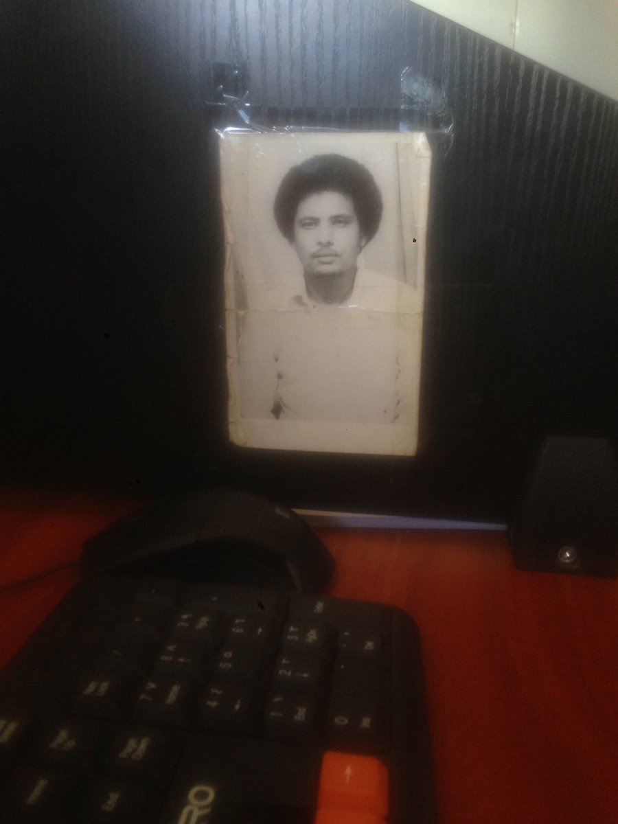 Azza_Elfatih's tweet photo. Best accessory for the office ❤️.. https://t.co/aGLwshQMXy