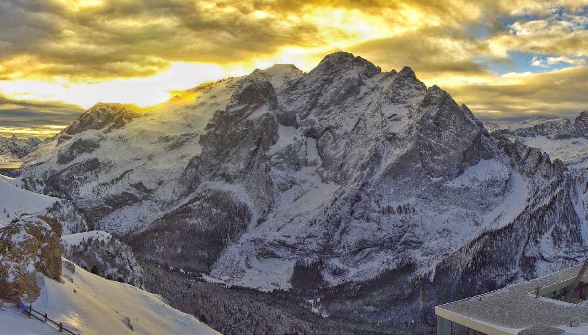 Sta tornando il sole oggi in #valdifassa ... #dolomiti #webcam