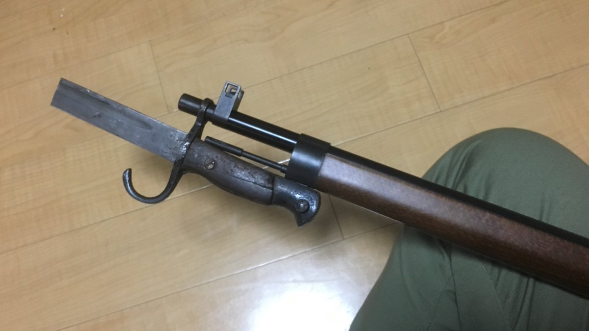 南 仁 ミナミ ジン S T三八式歩兵銃 自分なりのレビュー 1 色はタナカ製のあれより暗い 2 実物の銃剣も着剣する事が可能 3 菊の刻印もきちんと刻まれている 4 実銃と違って 遊底の簡単な分離は不可能 南 仁 ミナミ ジン S T三八式歩兵銃 自分なりのレビュー 1 色はタナカ製のあれより暗い 2 実物の銃剣も着剣する事が可能 3 菊の刻印もきちんと刻まれている 4 実銃と違って 遊底の簡単な分離は不可能