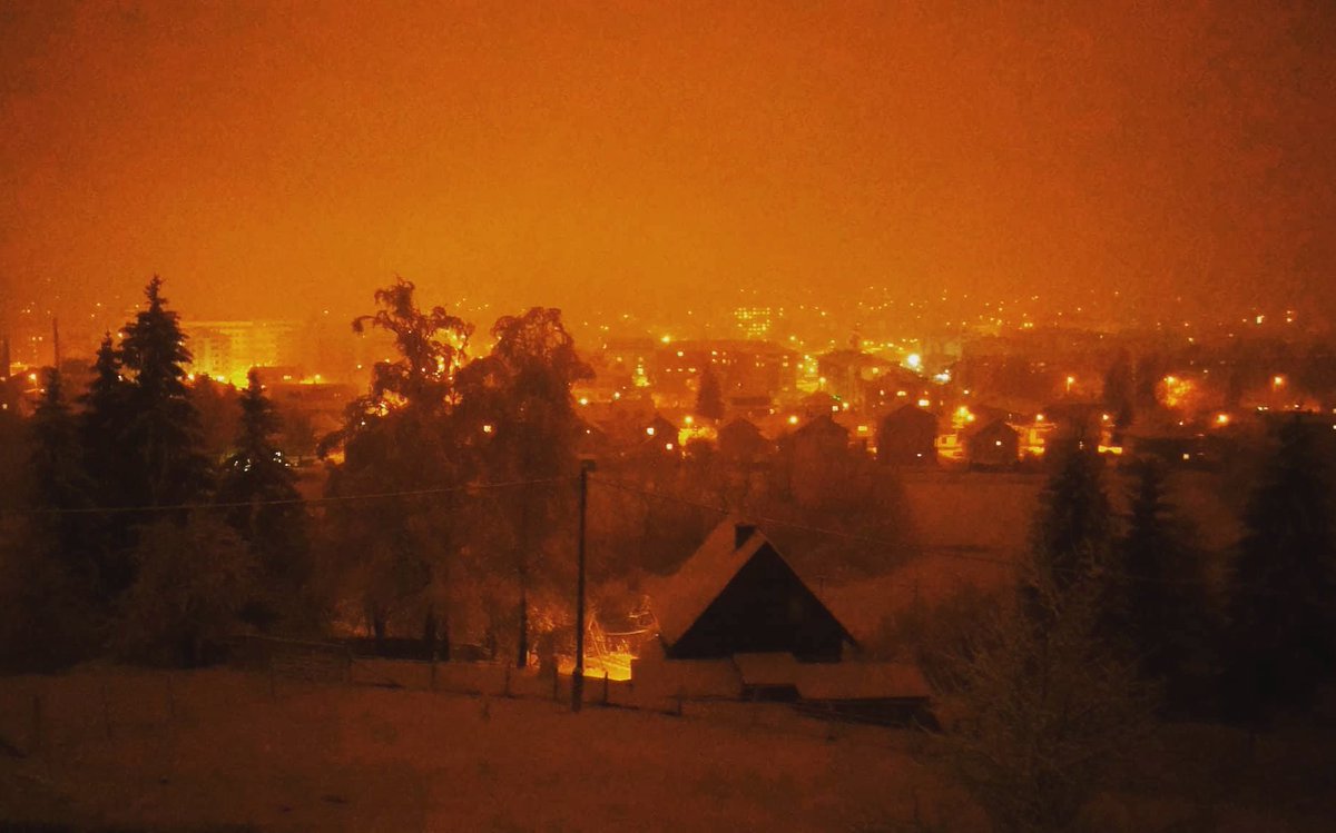Palelive's tweet photo. #Pale by #winter #night #palelive #republikasrpska https://t.co/OthltBMLPm