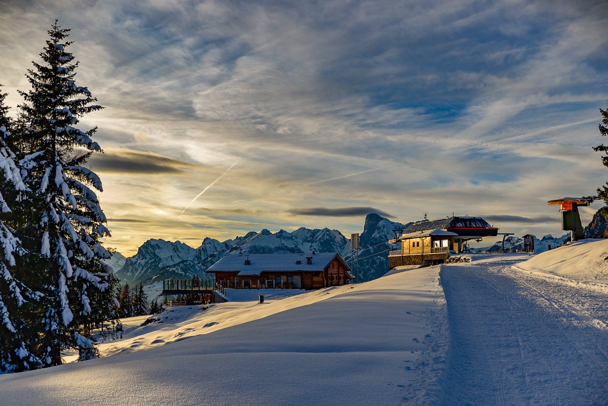 Si avvicina sempre di più il 25 novembre, data di apertura della stagione 2017/18! Ieri è arrivata di nuovo la #neve, vi piace?
Ph. Alberto Gnech