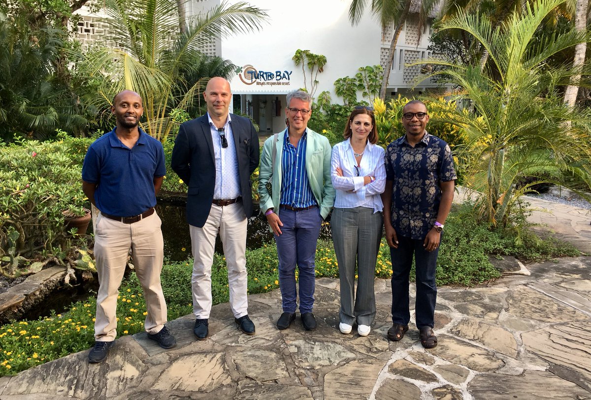 DrAhmedKalebi's tweet photo. @EADIAP @BritAccPath ...the 9th East African British School Course of Pathology (#EABSofP) is led by renowned #Pathologists Prof Marie Calaminici, Dr Eduardo Calonje & Dr Stefan Dojcinov. Today is day 2 of the programme attended by >35 delegates #EADIAP #EABSofP🔬🏝😎 https://t.co/hUXXH2IfP4
