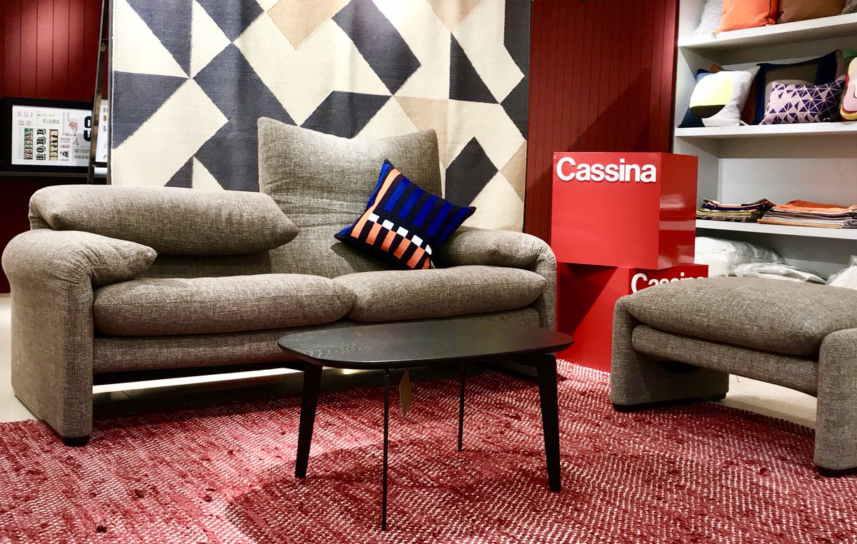 TheConranShopJP's tweet image. 【福岡店】 #cassina の人気ソファ #maralunga の展示が始まりました！デザイナーは #ヴィコマジストレッティ で #MOMA に永久コレクションされているこのソファ。背部分は折りたたむことができ、ローバックにも変えられます。最高の座り心地をぜひお店でご体感ください！！