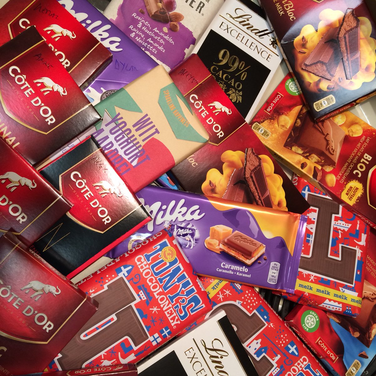 thetravsci's tweet photo. Back from #fieldwork with lots of data. 3.2 kg to be exact. #chocolateforscience #bestofbelgium #chocolateaddict https://t.co/SjztYXlYBx