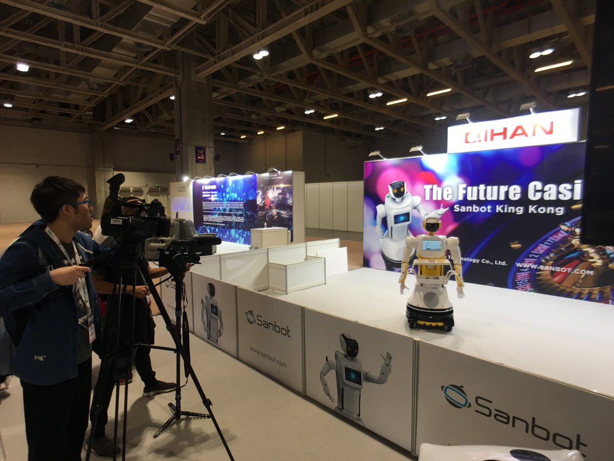 Sanbot_Robot's tweet photo. #Sanbot Elf and King Kong @macaogaming2017! Lots of great casino solutions and Sanbot is happy to share to everyone its solutions #MGS2017 #robotics https://t.co/InUnHd3end