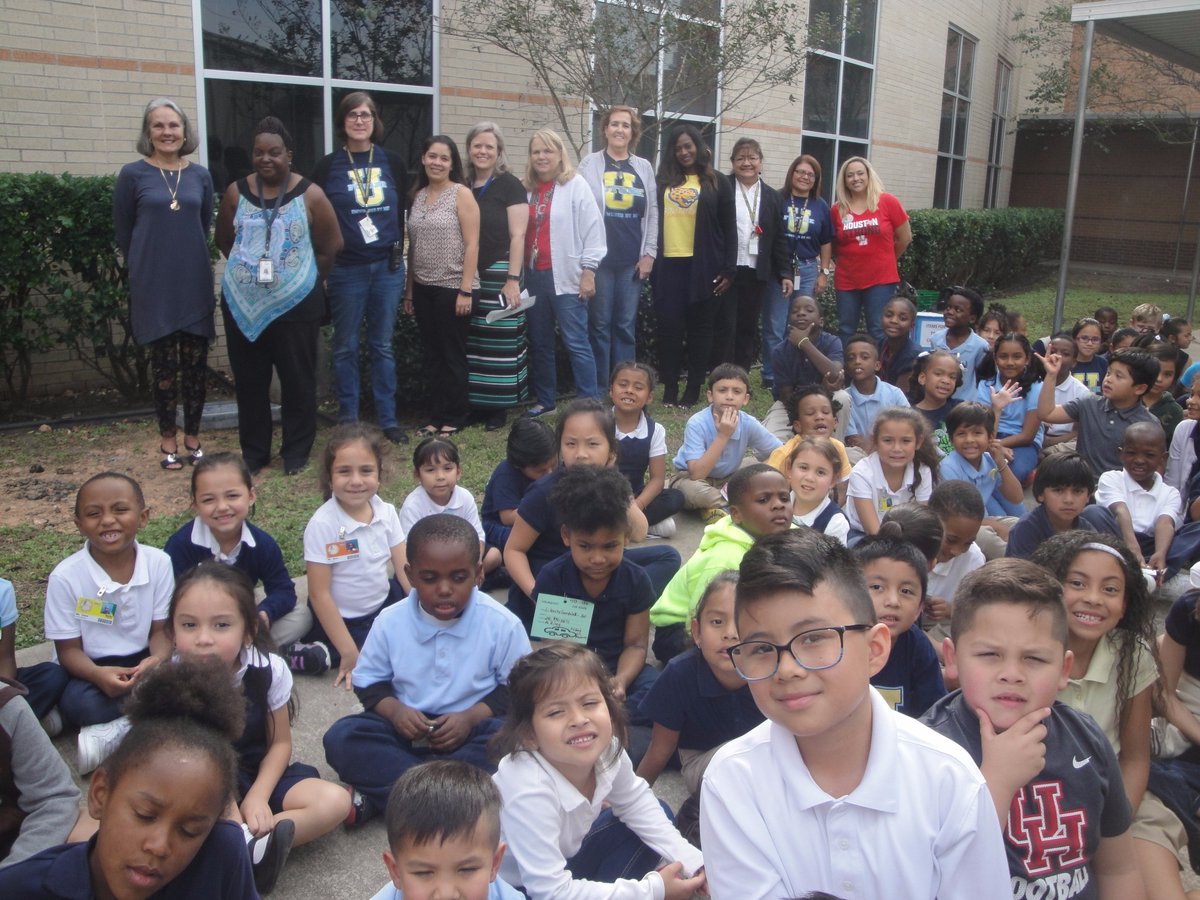 ReynaHMQ's tweet photo. Mrs. Holmquist, Ms. Toney, HMQ students and Staff attended the burial of the time capsule in celebration of the 10th Anniversary of our school... #HMQ2018 https://t.co/5pPc9URkPh