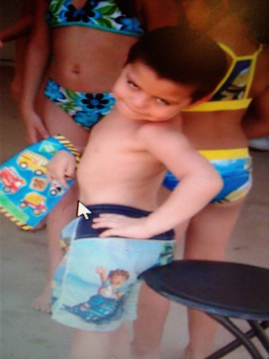 ittybittyaddy's tweet photo. This little boy died in a food coma if you don't rt in the next 25 second he will show up in green chair #deardavid #chainmessage @wha_styles @davidisgay14 https://t.co/lv4Qh0pazH