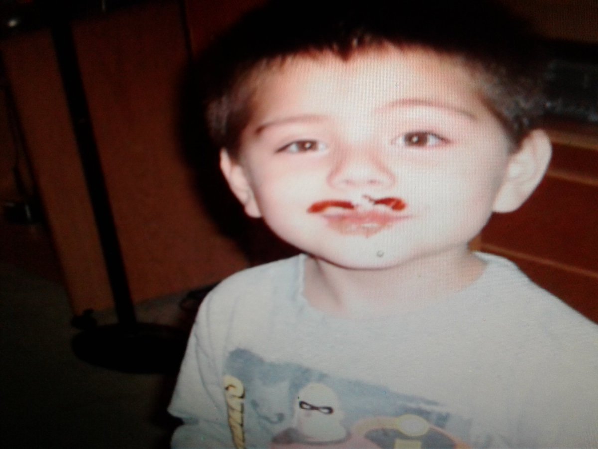 ittybittyaddy's tweet photo. This little boy died in a food coma if you don't rt in the next 25 second he will show up in green chair #deardavid #chainmessage @wha_styles @davidisgay14 https://t.co/lv4Qh0pazH