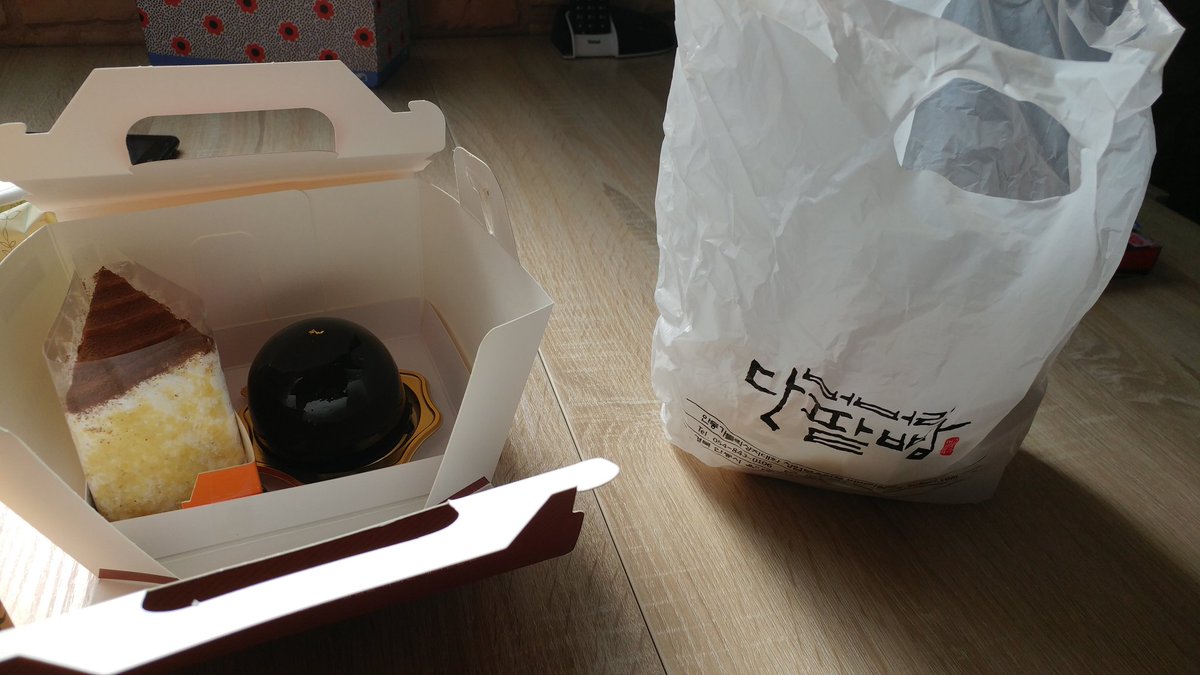 Kyujun21's tweet photo. 오랜만에 트위터들어온 김에 사진 올려요~~지난 1111에 받은 선물입니다~감사감사~~ https://t.co/oIAIjDaTHc