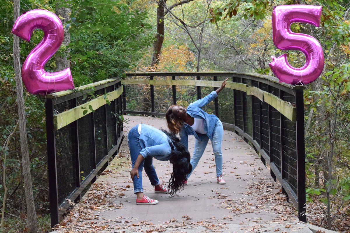 jSMALLS_'s tweet photo. When you gotta stretch before the jump 😂😂😂 #ASkips https://t.co/EHqKQrUrhN