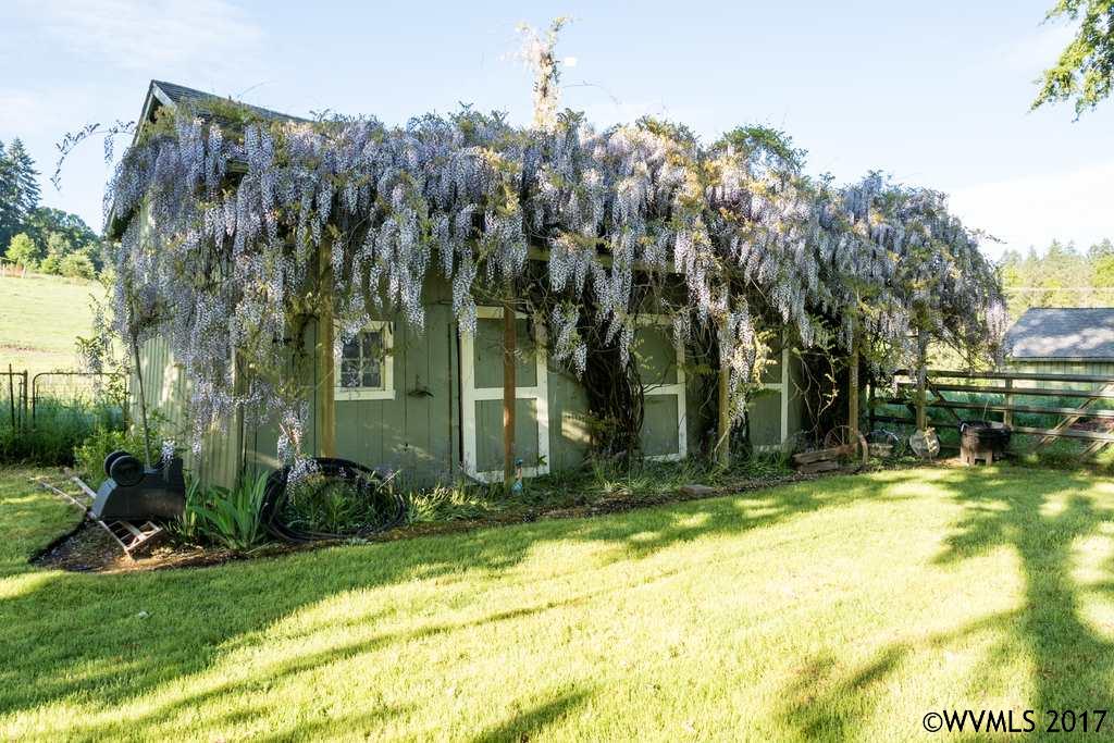 HongWolfeUS's tweet photo. Accepted Offer with Contingencies. The grounds feature lush, #mature #landscaping with a wide variety of #flowers. An old #gazebo overlooks Brush College Creek. The shop is framed in Wisteria.
For More Details: https://t.co/ysnJUIXBuf
#Luxury_Homes_Estates_in_Oregon https://t.co/o1VPd6NM2L