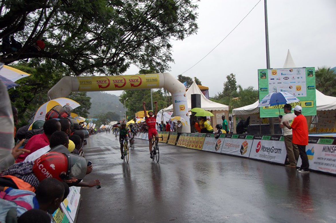 tour_du_Rwanda's tweet photo. #TdRwanda finished in Rubavu three times before 

Winners:
2015: Meron Teshome #Eritrea

2014: Salah Eddine Mraouni #Morocco 

2012: Meron Amanuel #Eritrea

First Rwandan winner in Rubavu today?

2011 winner https://t.co/rNZycYfbnw