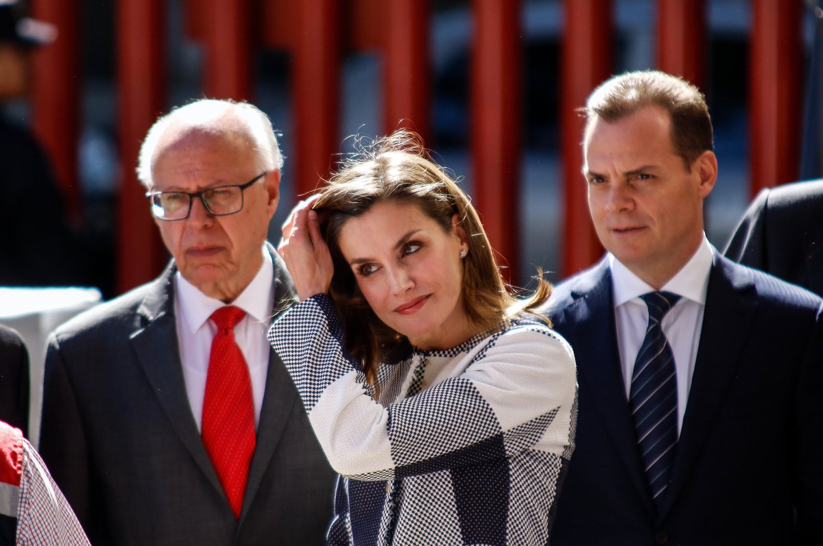 TeamNARRO's tweet photo. Acompañada por @JoseNarroR  la reina de España Letizia Ortiz, realizó un recorrido por las instalaciones de la @CruzRoja_MX  

#SSA #NARRO https://t.co/UXGVsGRxud