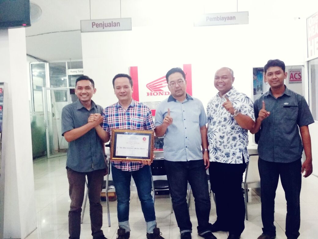 CIPTOMOTORTUBAN's tweet photo. Terima kasih konsumen Honda Cipto Motor Tuban atas kepercayaanya hingga tercapainya Penghargaan Dealer/Ahass Cipto Motor Tuban Dengan pelayanan dan kualitas terbaik https://t.co/ZEVZooQQDI