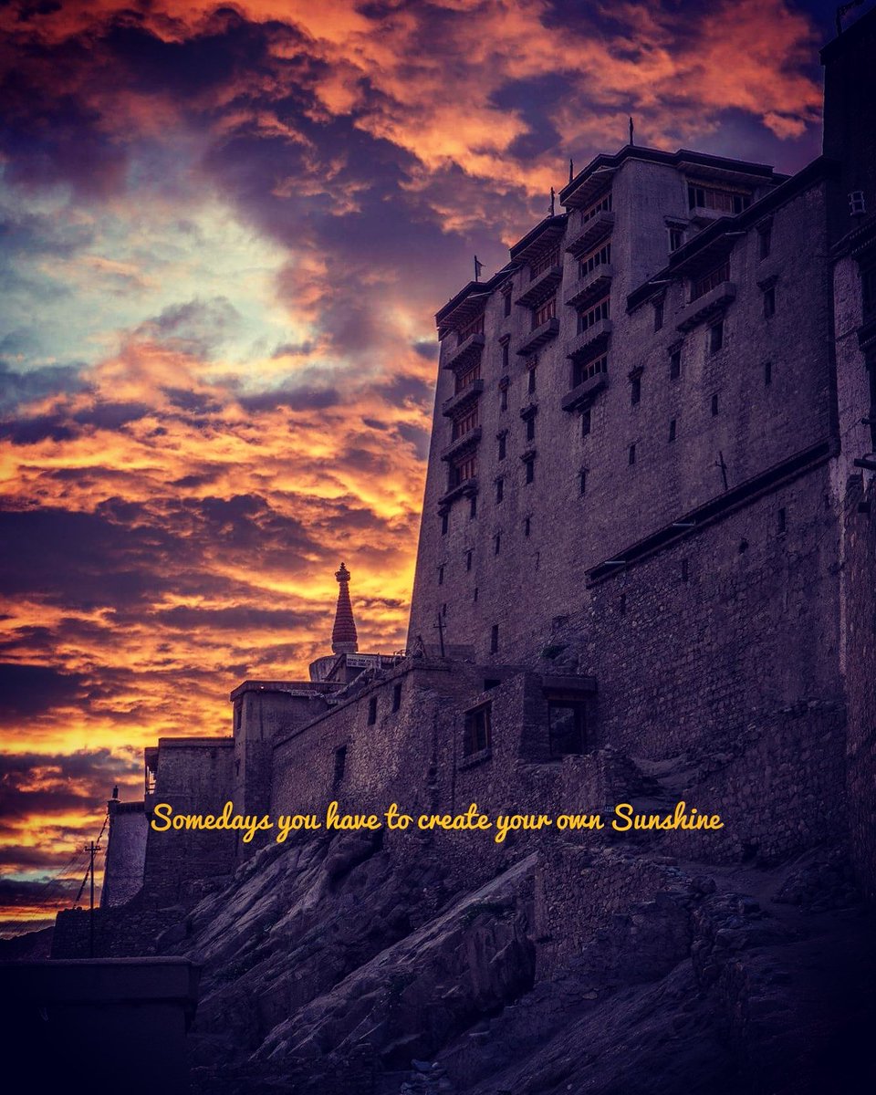 Stfunleashed's tweet photo. MY OWN SUNSHINE 
#Leh #India #stfu #architecture #travel #traveling #visiting #instatravel #instago #outdoors #sky #old #ancient #Gothic #building #castle #sunset #wall #stone #traditional #tower #evening #tourism #military #religion #dusk #stonertravel https://t.co/C9CsGCOuPM