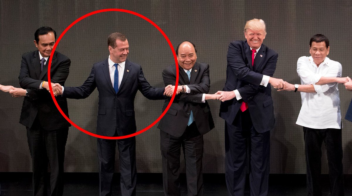 ФОТОГАЛЕРЕЯ. Не такой как все: странные рукопожатия Медведева
gazeta.ru/politics/photo…