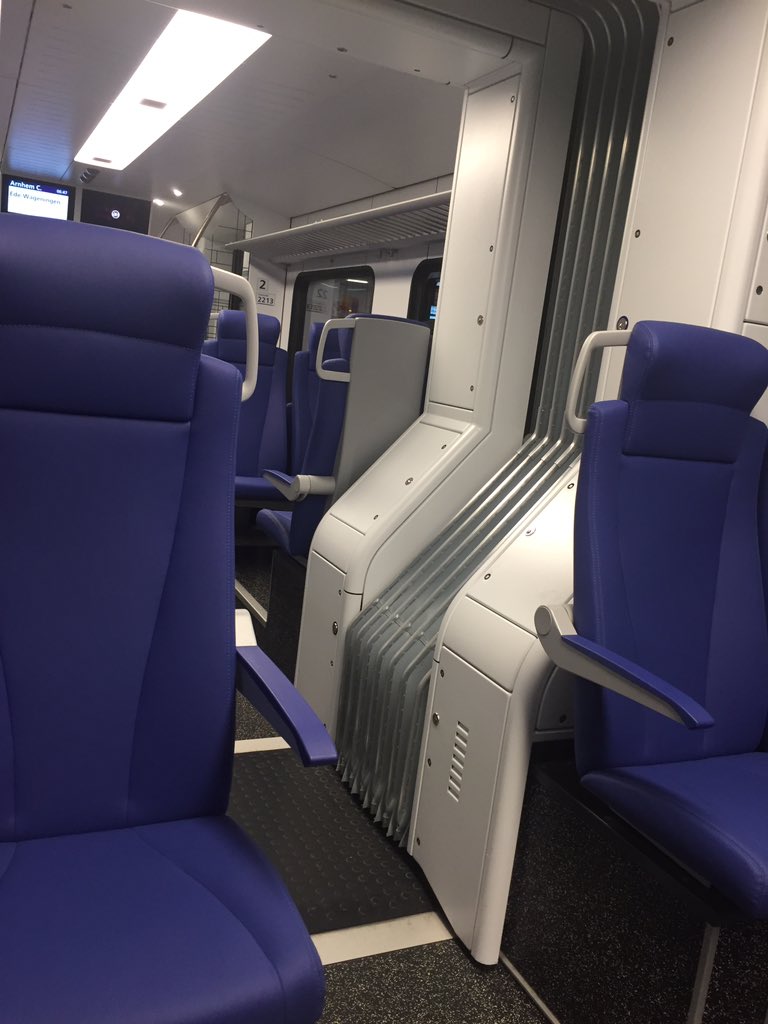 Behoorlijk rustig in de trein nog. Gaap. Op weg naar Almelo voor een interview. #treinen