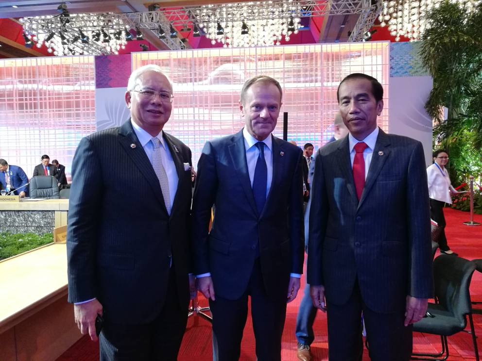 NajibRazak's tweet photo. During the ASEAN-EU 40th Commemorative Summit, I raised the issue of discriminatory EU regulations on palm oil, and was encouraged by HE @donaldtusk 's positive response on the matter. https://t.co/J2d8JZFygZ