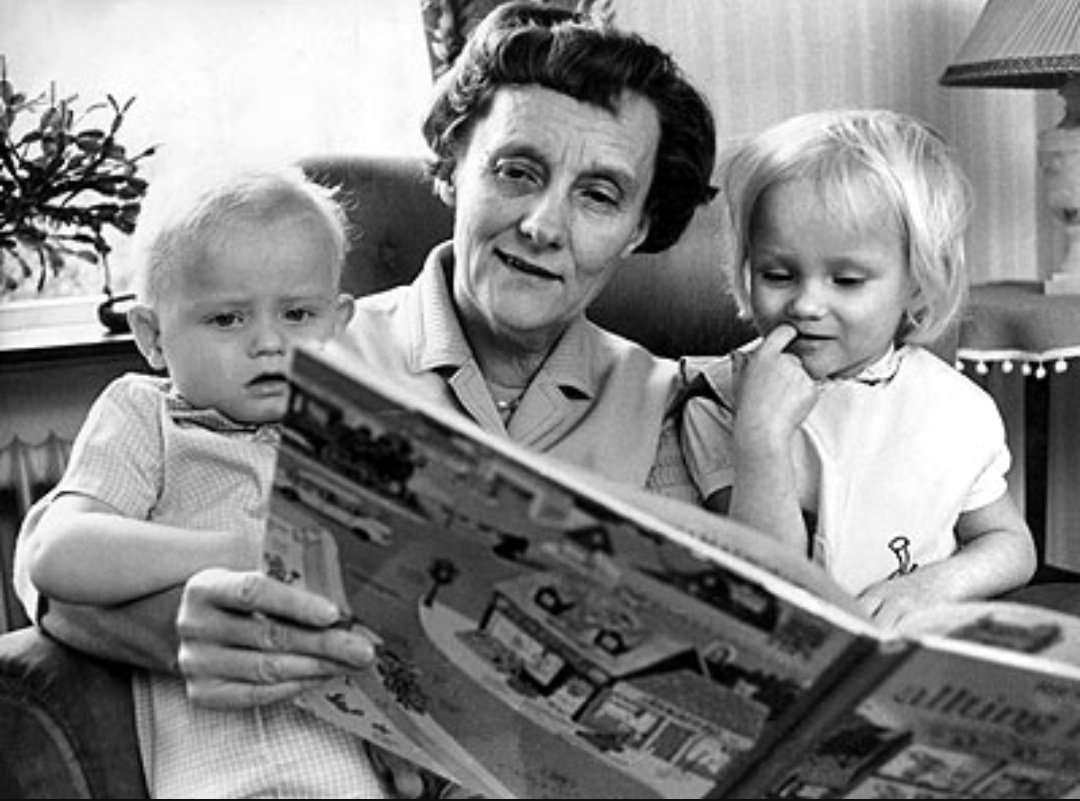 kvinnohistoria's tweet photo. 14 november 1907 föddes författaren Astrid Lindgren i Vimmerby, Småland. https://t.co/6lCCo8TUKn