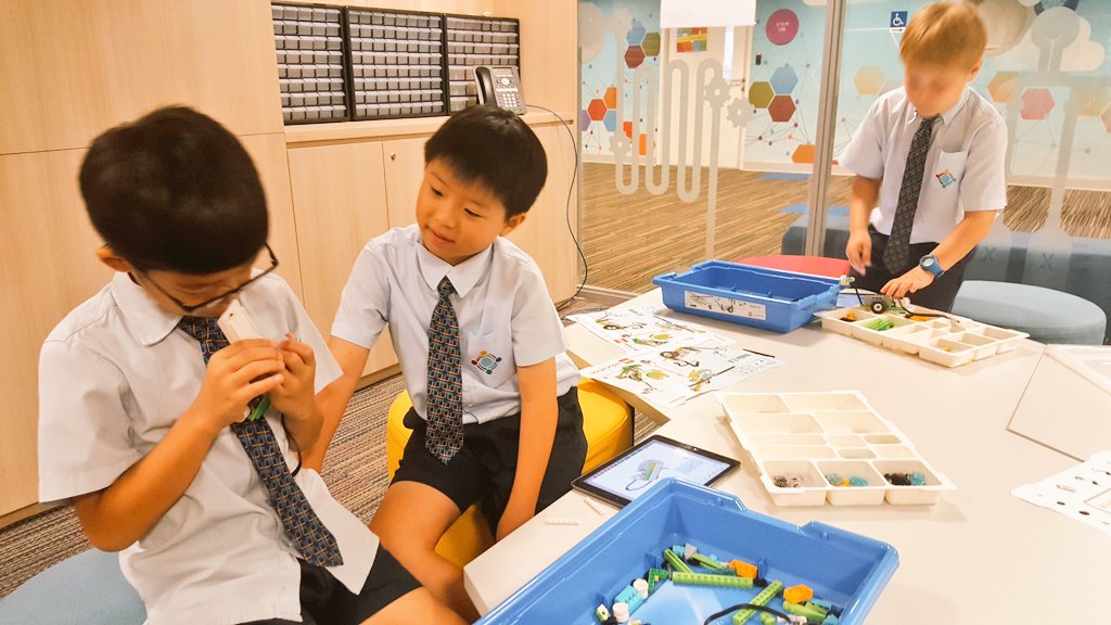 JayThompsonEdu's tweet photo. Integrating Lego WeDo &amp; coding into our Gr3 communication unit #GEMSinspire @bronwynmclure https://t.co/1KR65ORgFv