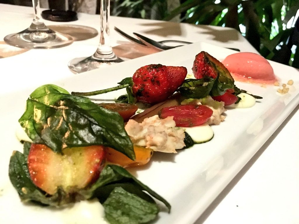 FoodandTravelMX's tweet photo. Terminamos este delicioso recorrido culinario con una trilogía de postres del chef invitado a @cafedeartistes, Eric Ponchet. El cheesecake con helado de maracuyá fue el ganador. 😍 #FGI23 https://t.co/0qEjG9hNc9