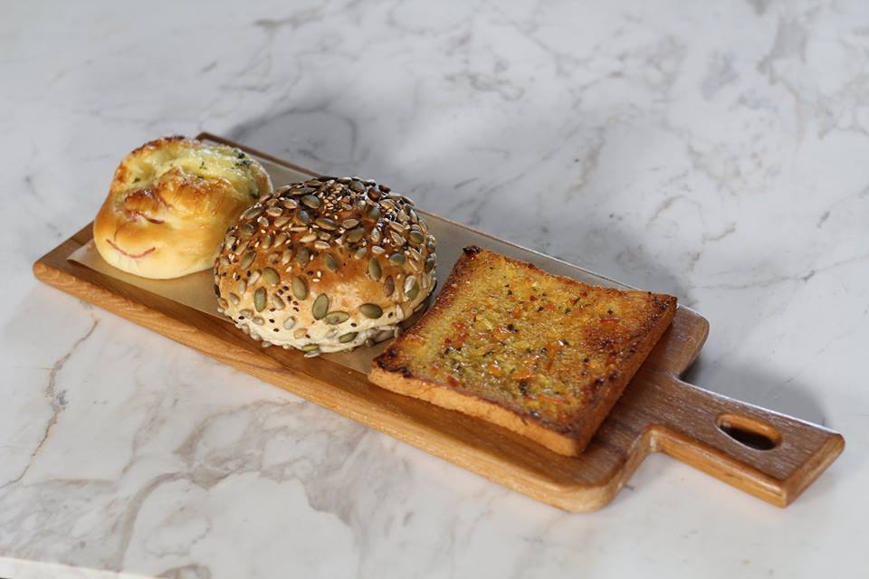 doe_mal_lay's tweet photo. Have you been to our BreadTalk second outlet at Junction Square Extension at Crystal Tower? They provide delicious breads with awesome taste. 
#Doemal #BreadTalk #Breads #Yangon #Restaurant #Delicious #Tasty https://t.co/7nE7I4zF16