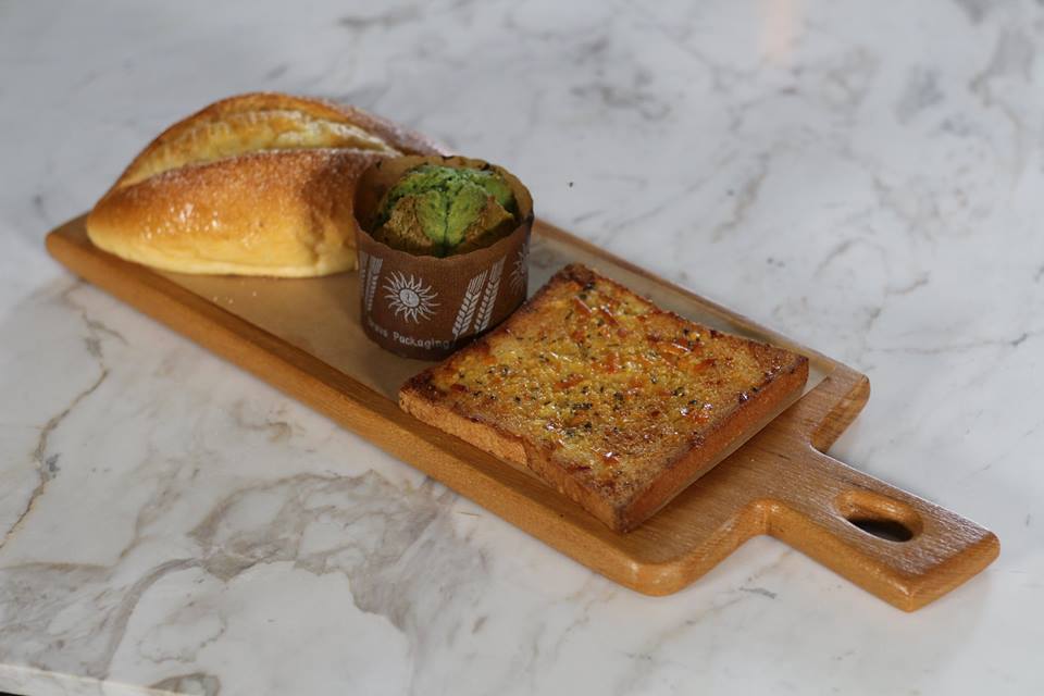 doe_mal_lay's tweet photo. Have you been to our BreadTalk second outlet at Junction Square Extension at Crystal Tower? They provide delicious breads with awesome taste. 
#Doemal #BreadTalk #Breads #Yangon #Restaurant #Delicious #Tasty https://t.co/7nE7I4zF16
