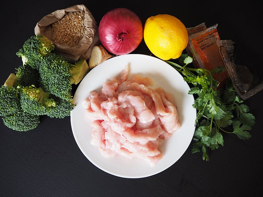 Goodfoodthyme's tweet photo. How can you support local growers, avoid the supermarket & cook up a delicious dinner? @ThomasFarmsKit & #MurraylandsFood Alliance have joined forces. Find out more here https://t.co/6dw5ZAV9xV #mealboxes #dinnersorted #ThomasFarmsKitchen https://t.co/letRUUTmWT