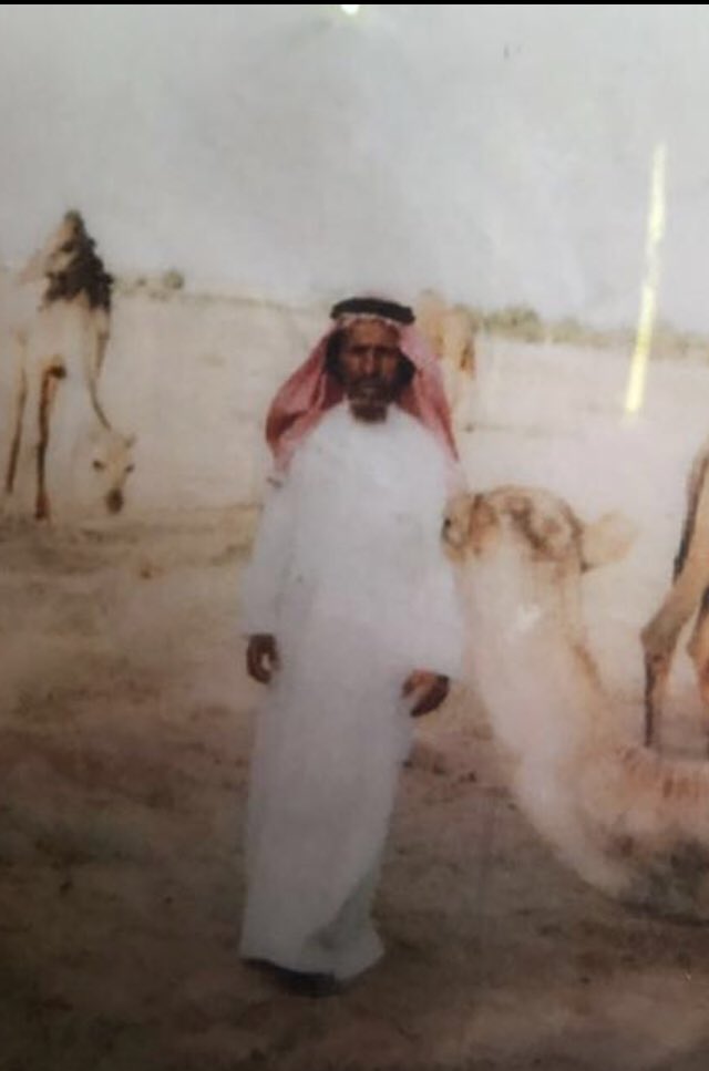 MeshSin's tweet photo. @HUTHAMAHALSABAH شكراً سمو الشيخة على الإثراء التاريخي والمعرفي فكتابة التاريخ سمة النبلاء
هذه صورة حلال المشاكل الشيخ/حمود بن شاهر بن معزي بن شامان رحمه الله مع الشيخ/علي مالك آل صباح حفظه الله
وهو ابن عم الشيخ/حمود بن شافي رحمه الله وهما توأم الامجاد وعينان في رأس الفخر ولمثلهم تضرب أكباد الابل https://t.co/1TKPUreHyN