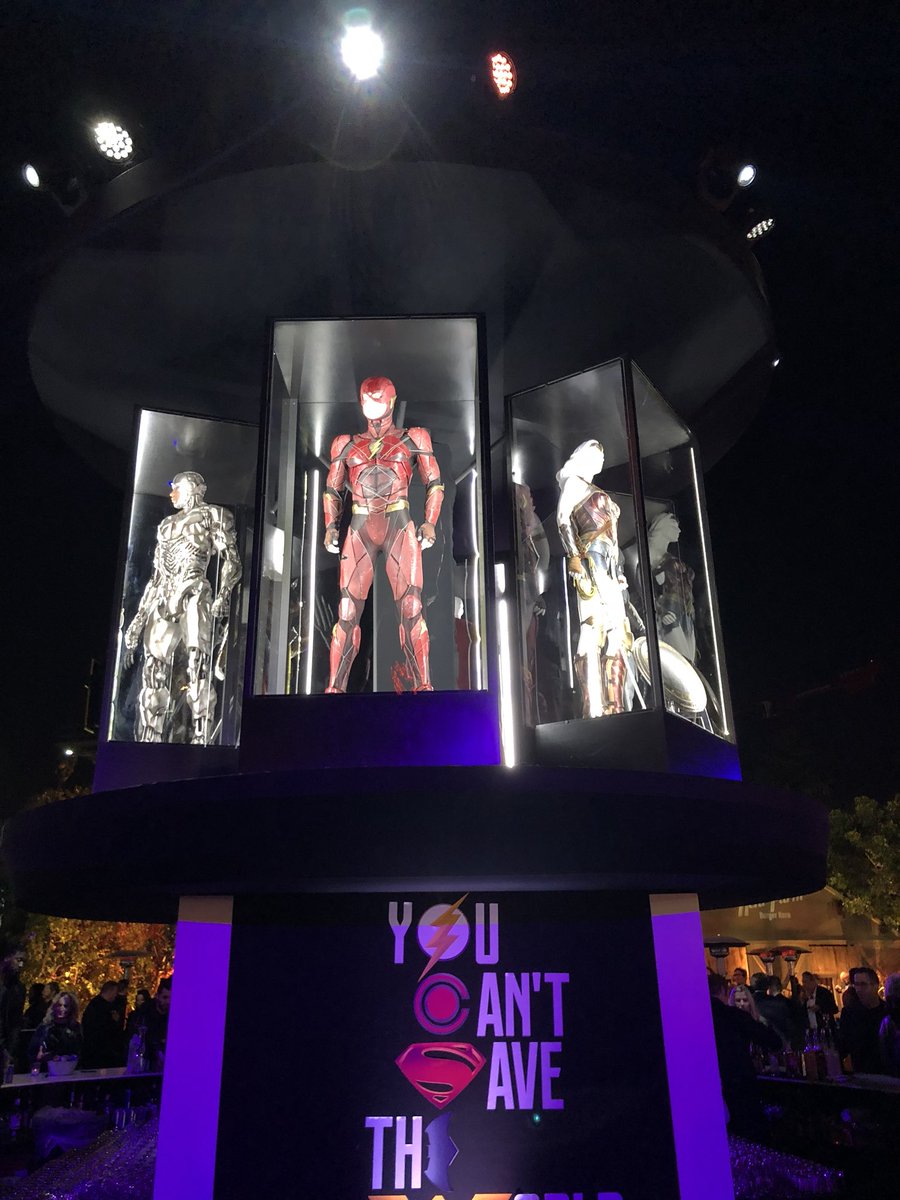 MeltdownComics's tweet photo. Fun night at th #JLpremiere https://t.co/BbSCkxTZRO
