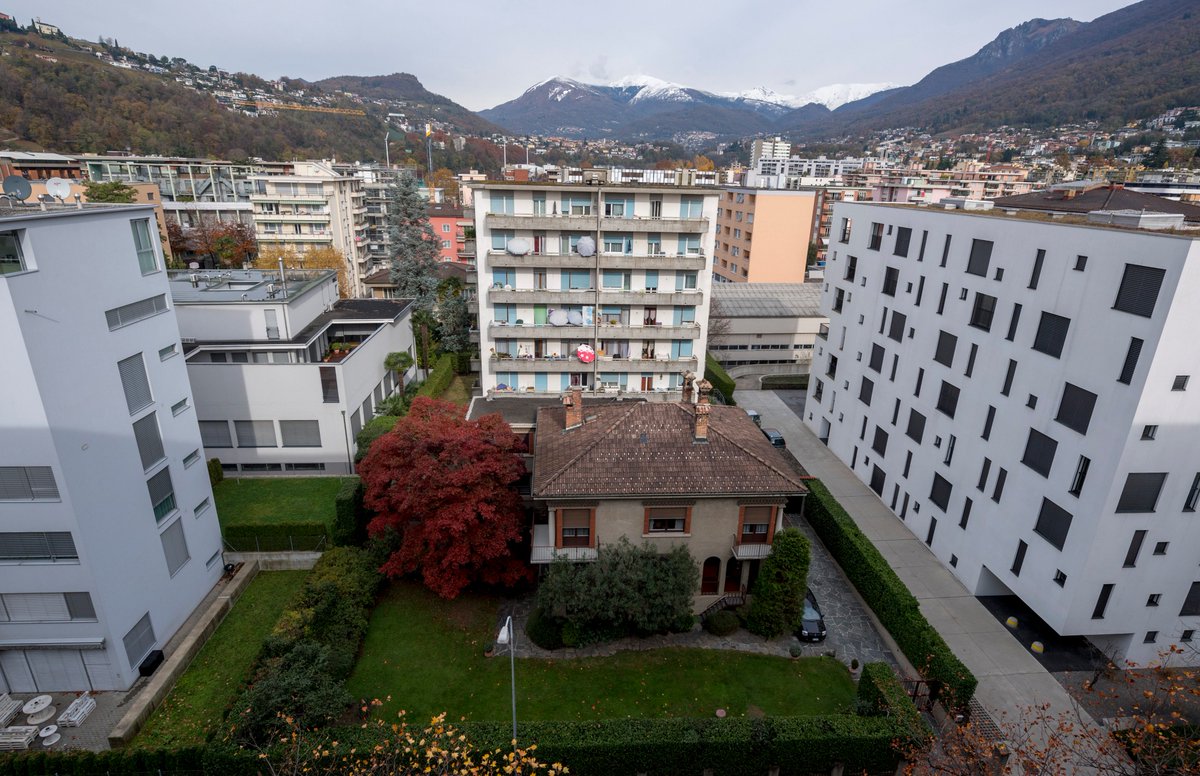 Per chi batte l'ex cuore popolare della città - Viaggio nelle contraddizioni di Molino Nuovo, quartiere popolare di #Lugano per antonomasia, confrontato con cambiamenti di tipo urbanistico che hanno ripercussioni a livello sociale: goo.gl/T8VVFG