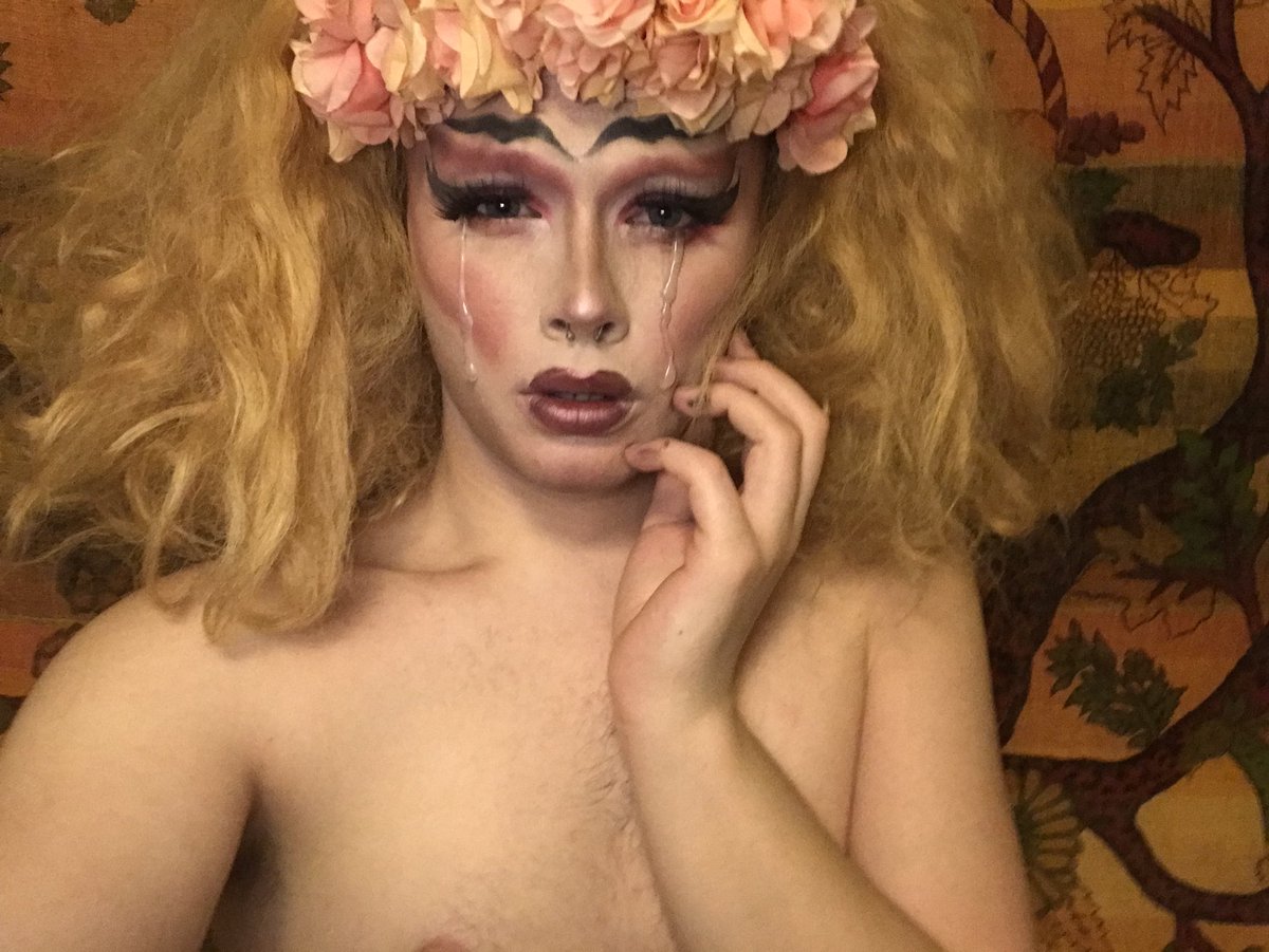 shy_gengar's tweet photo. Cry baby (with a wig on)👼🏻💎🎀 #kimberlynncartier #bookme #squigglybrows #crybaby https://t.co/3K6UqFfi3c
