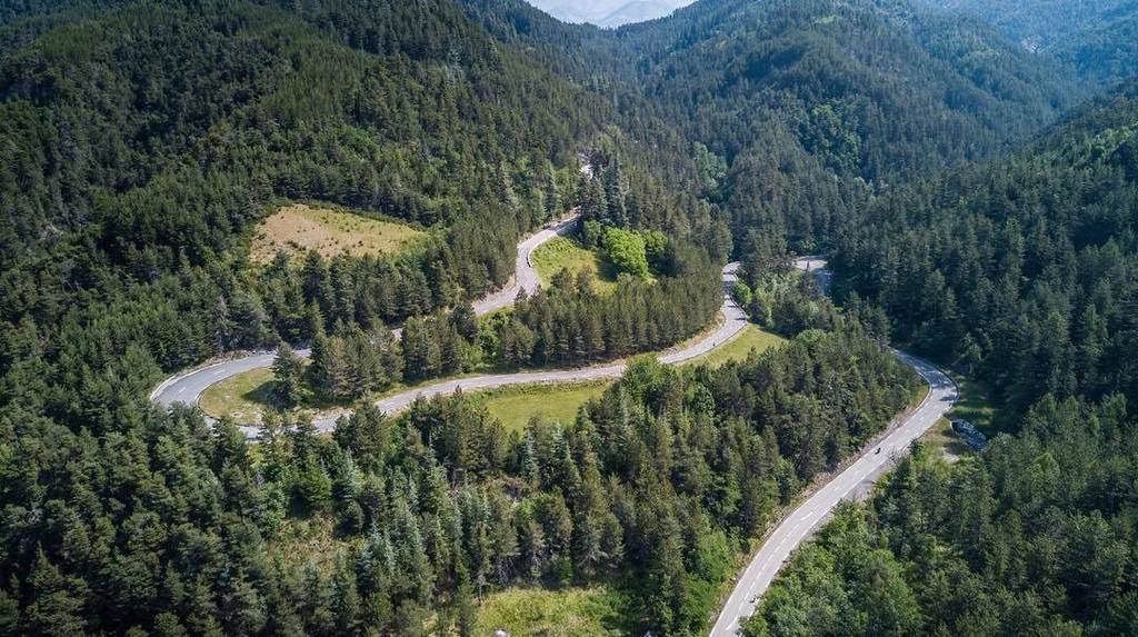 You &amp; your bike, a nice winding road and the forest.... 🌲🌲 Enjoy life's simple pleasure! •
<a href="/BridgestoneMoto/">Bridgestone Moto Thailand</a> | @Mot… ift.tt/2yAqmi1