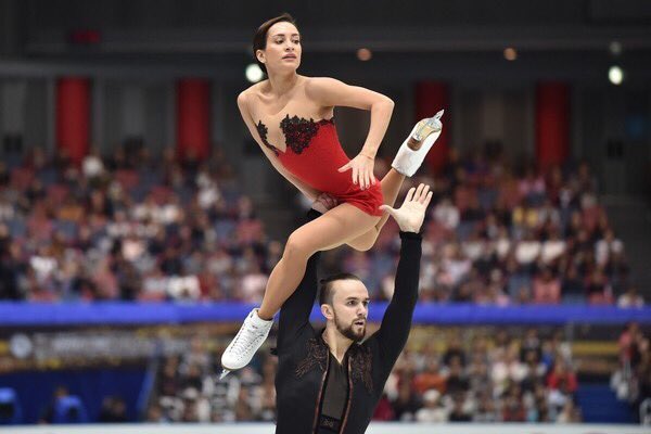 Superspin63's tweet photo. 📸: https://t.co/1X5yejXZUO What a weekend it’s been! They’re beautiful on every level ❤️🔥💙😍 #столбоваклимов #stolbovaklimov #mozerteam #roadtopyeongchang2018 #fedorklimov #kseniastolbova #teammozer #nhktrophy2017 #gpfigure #GPFinal17 https://t.co/sgi2ilGoEk