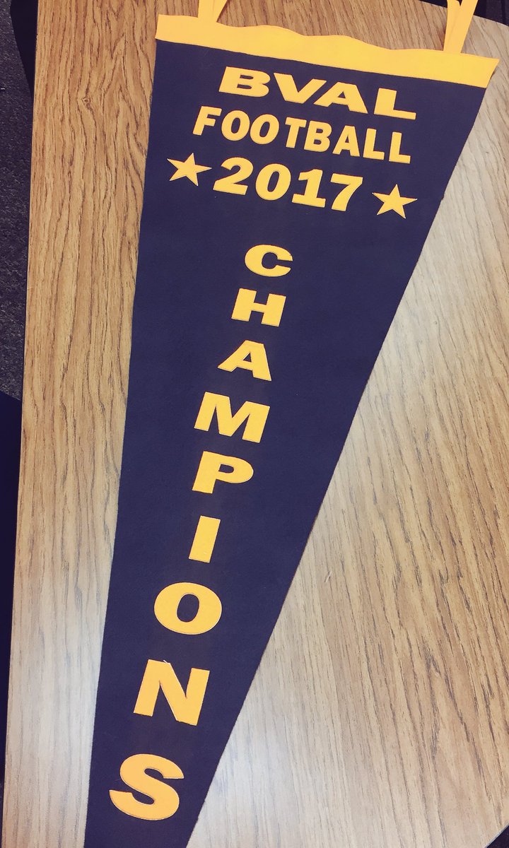 PittHSFootball's tweet photo. Welcome home! #2017BVALchamps #pittfootballโ ๏ธ #hoistthecolors #93yearsofwinning โ ๏ธ๐๐ถโผ๏ธ๐โ ๏ธ https://t.co/ILV8NlHr2z