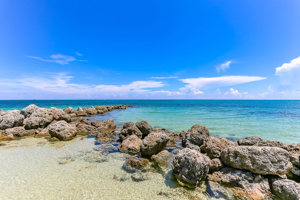 TheIslandFisher's tweet photo. Beautiful #oceanviews off our marina. Doesn't get any better than this.
#ocean #beach #turquoisewaters #sky #miami #miabeach #fisherisland https://t.co/1ugRP6nPbm