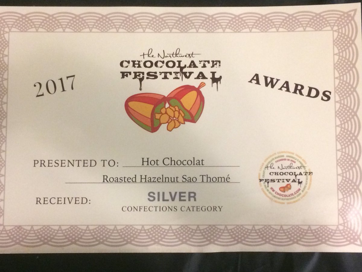 HotChocolats's tweet image. #hotchocolat #ChefMichaelPoole #Roastedhazelnutganache enrobed in 70% dark #Soathomé