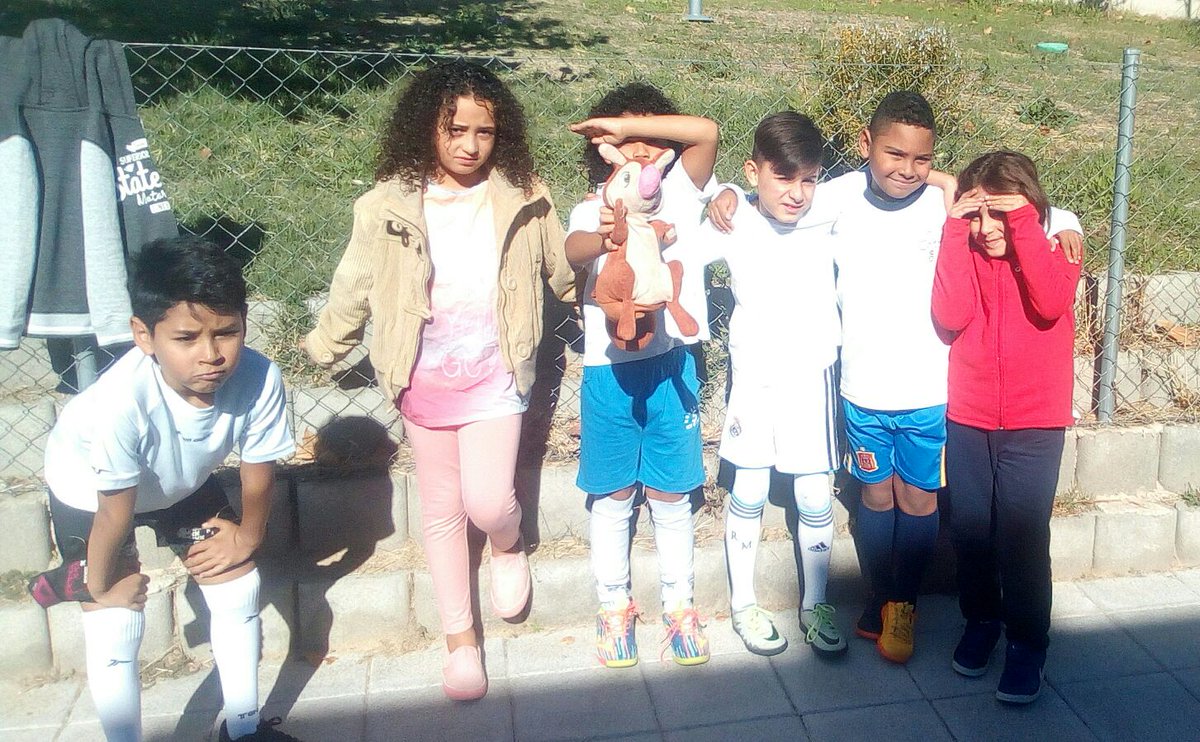 bertodiaz97's tweet photo. 2o Partido del Prebenjamin del @Distrito11fs @SMAMadrid con valioso empate a 2 vs Maestro Padilla "A". Fue un partido con mucha emoción y donde vamos notando el progreso de los peques #SMAMadrid https://t.co/lsoISw5Xi0