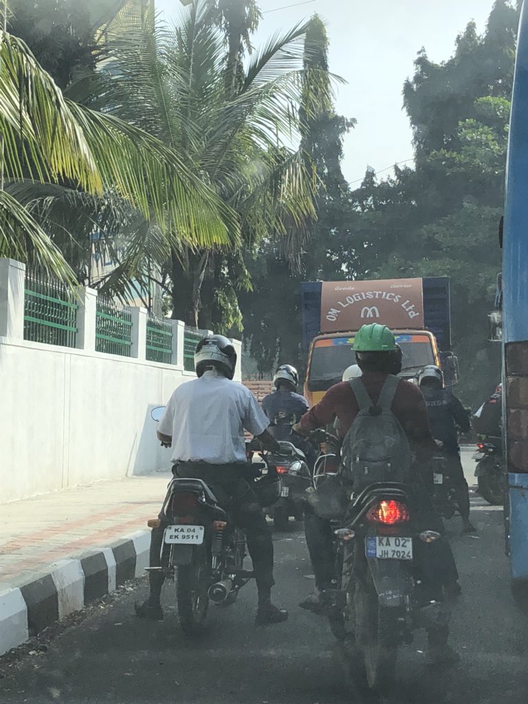 GurudevDr's tweet photo. @ssnagartraffic Sir thanks for getting the lorry parked in the junction at SS nagar police station removed. https://t.co/TwjXZYJm8l