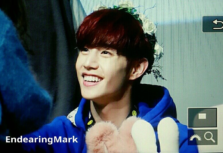 EndearingMark's tweet photo. 171114 * 서초 팬싸인회 #GOT7 #갓세븐 #mark #마크 [@mtuan93] 😀😀😁 https://t.co/npwHVezY9V